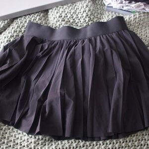 Aritzia Black Pleated Skirt